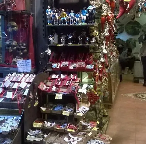 Simy Oda ve Kahvaltı Napoli